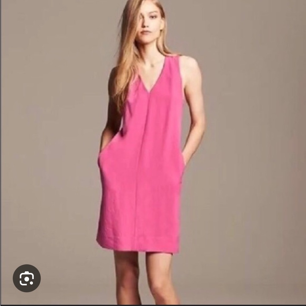 Hot pink banana republic high neck v neck shift dress size 6 with pockets